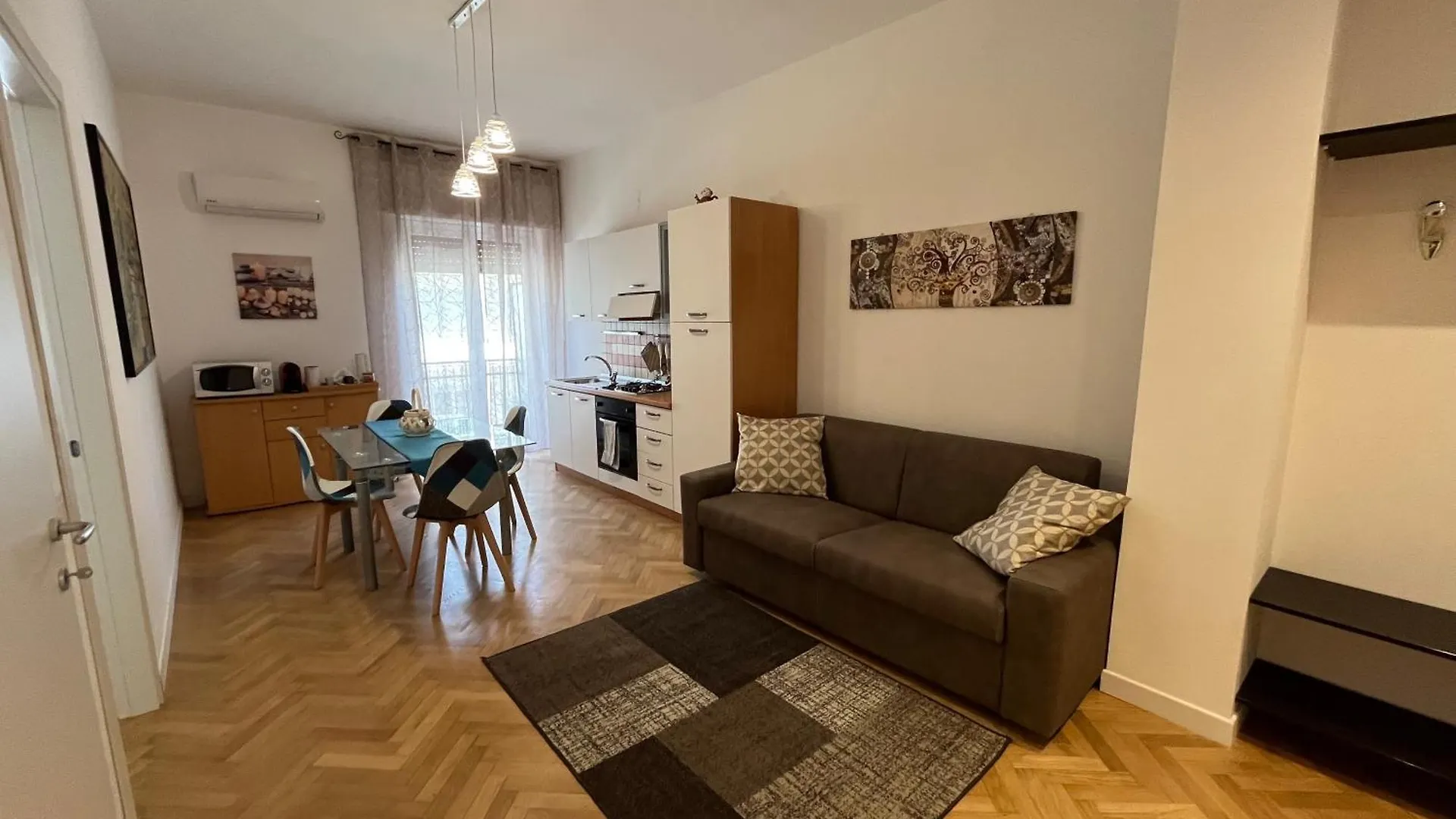 Επικοινωνία με το Gabry House